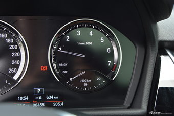 2018款宝马2系旅行车218i 1.5T自动尊享型运动套装