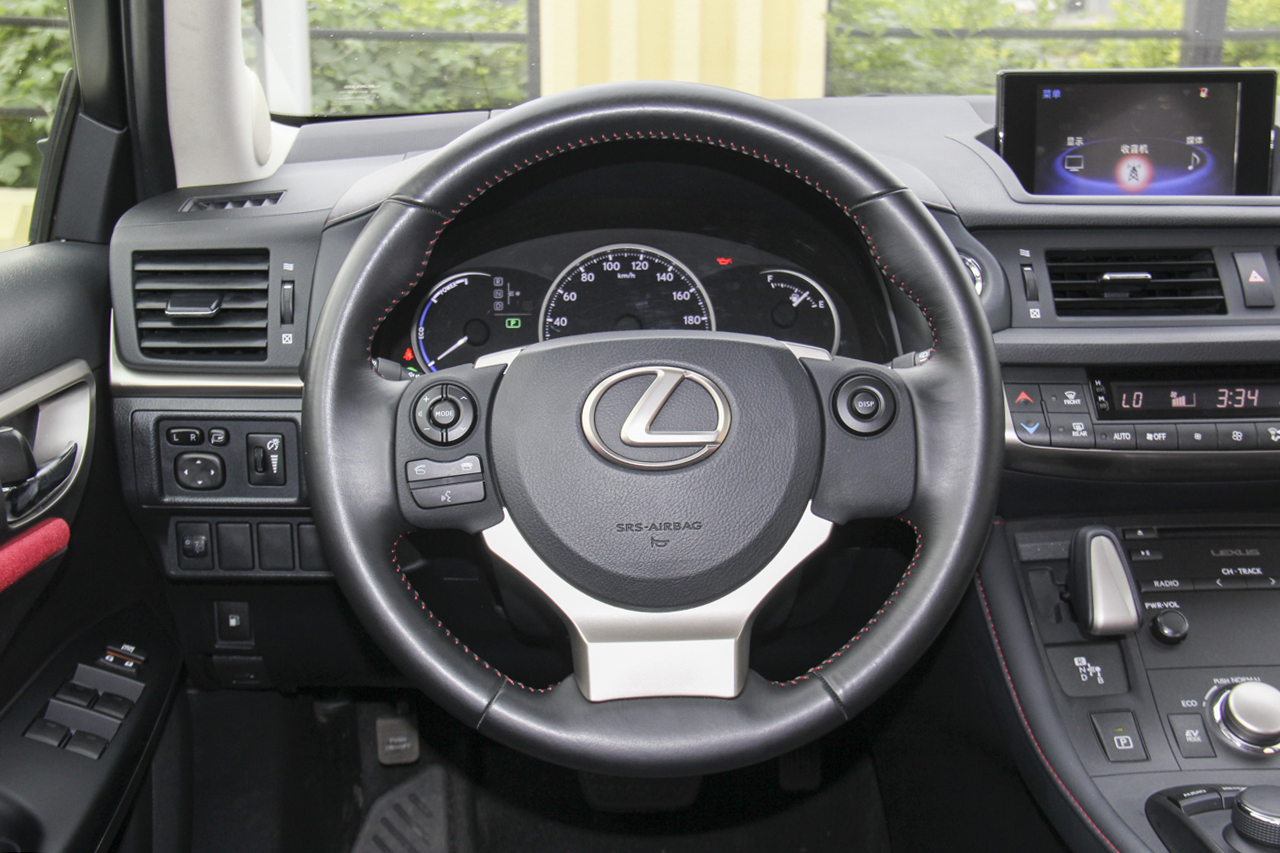 2017款雷克萨斯CT200h 舒适版双色