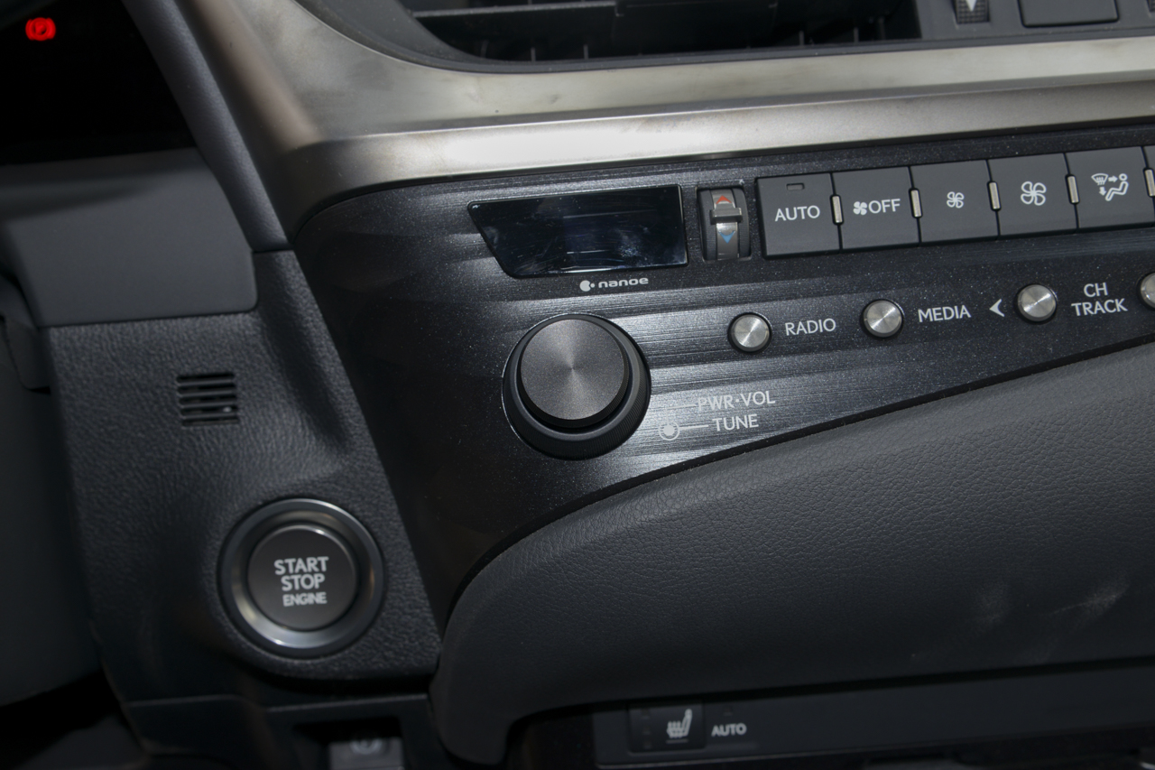 2018款雷克萨斯ES 2.5L自动260 F SPORT