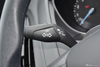 2017款福克斯三厢1.6L自动舒适型智行版