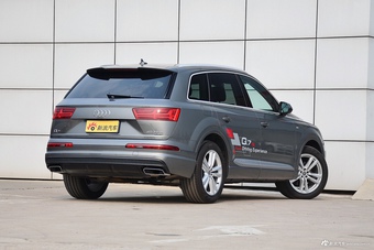 2016款奥迪Q7 2.0T自动40TFSI S-Line运动型