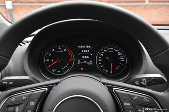 2018款奥迪A3 30周年型1.4T自动Sportback 35 TFSI进取型