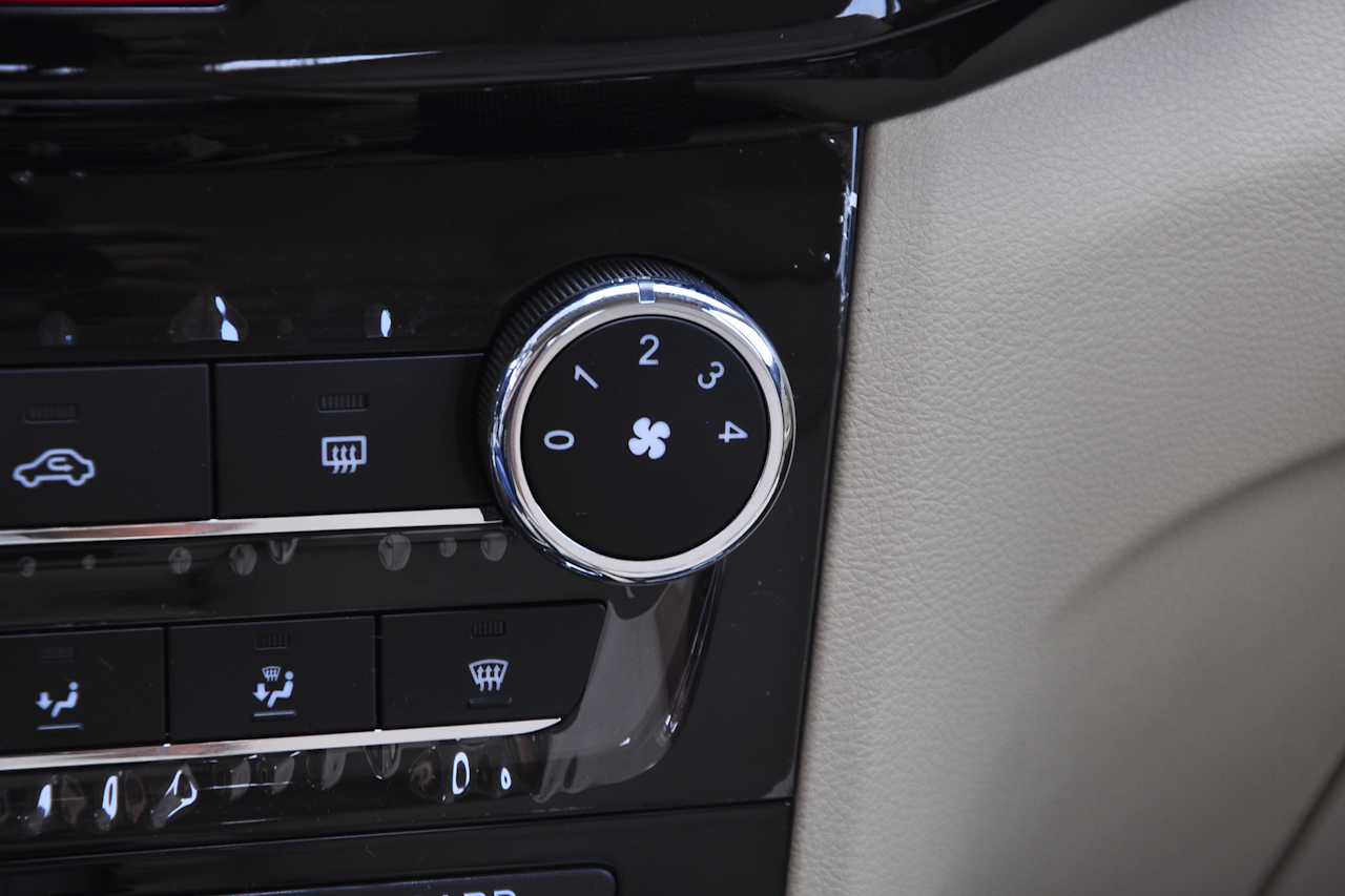 2015款奇瑞E3 1.5L手动趣尚版 冰川白