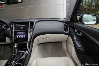 2016款英菲尼迪Q50L 2.0T自动豪华版 