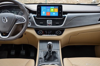 2017款宝骏730 1.5T手动尊享型7座