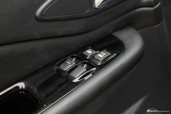 2018款风行F600L 2.0L手动舒适型