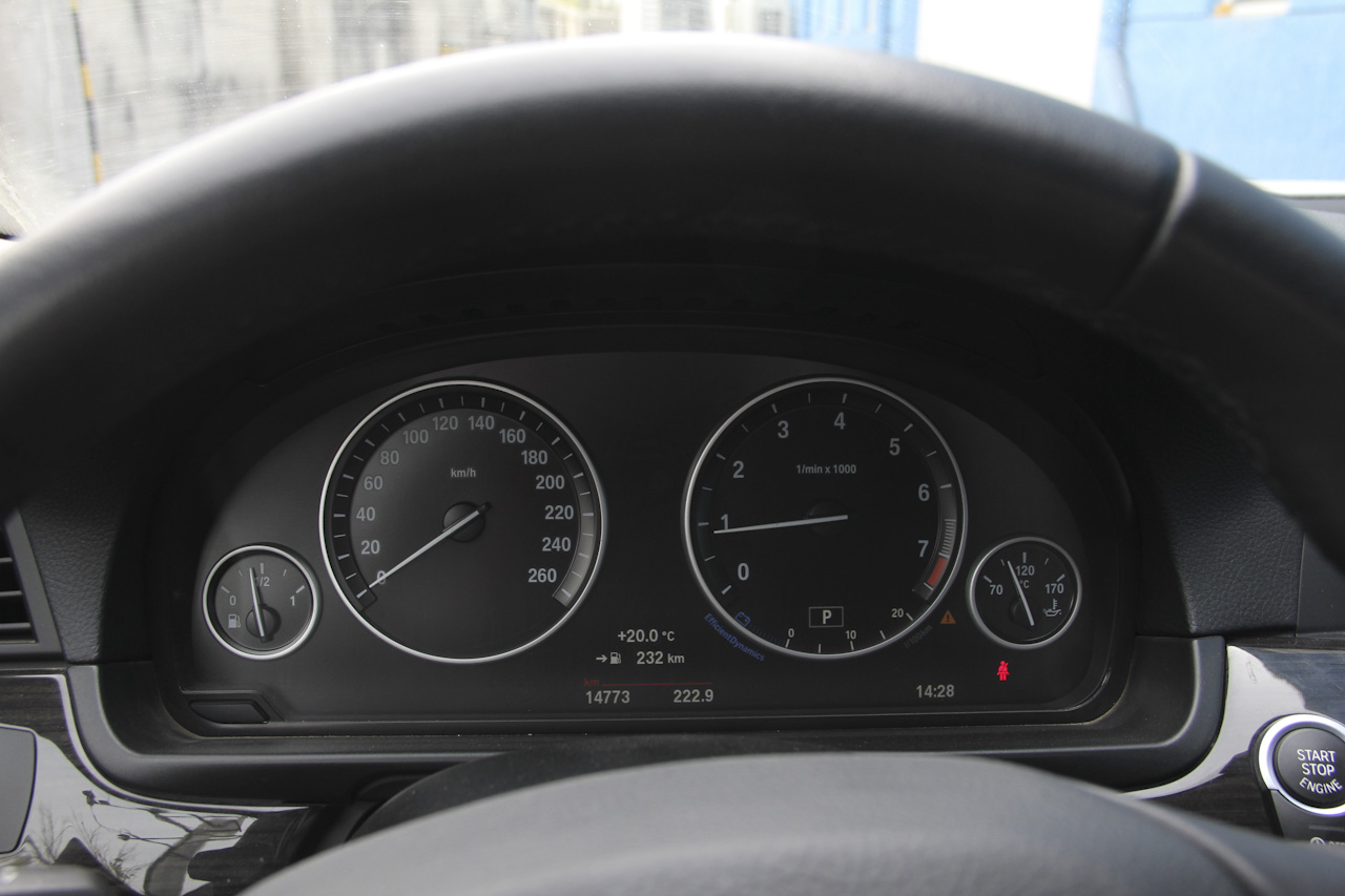 2017款宝马5系525Li 2.0T自动豪华设计套装 