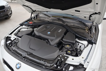 2017款宝马3系2.0T自动M运动型330i（白）