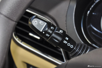 2015款五菱宏光S1 1.5L手动舒适型 白