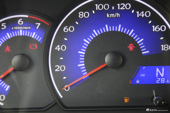 2016款吉利熊猫1.0L AMT酷趣版