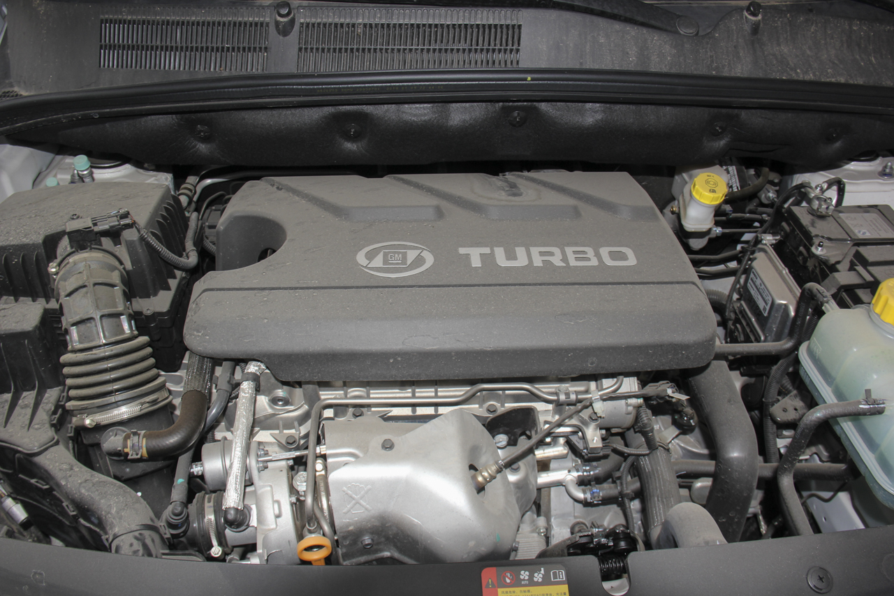 2017款宝骏730 1.5T手动风尚型7座