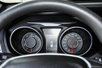 2015款猎豹CS10 2.0T手动新锐版  雅典白