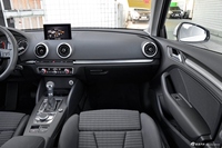 2018款奥迪A3 30周年型2.0T自动Limousine 40 TFSI运动型