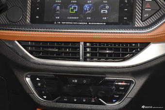 2017款众泰T300 1.5L手动豪华型