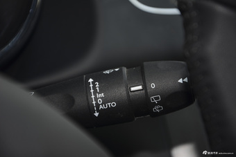 2016款标致3008 1.6THP自动至尚版 