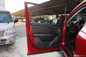 2016款东南DX3 1.5L手动尊贵型