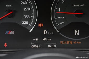 2017款宝马M4手动双门轿跑车