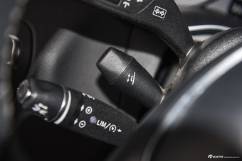 2016款奔驰GLC300 2.0T自动4MATIC动感型 宝石蓝