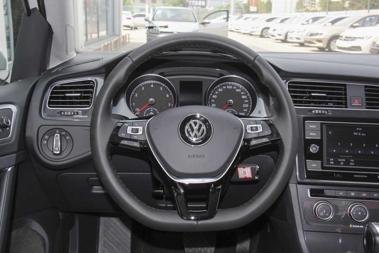2018款高尔夫1.4T自动舒适型230TSI