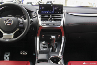 2017款雷克萨斯NX300 2.0T自动全驱 F SPORT