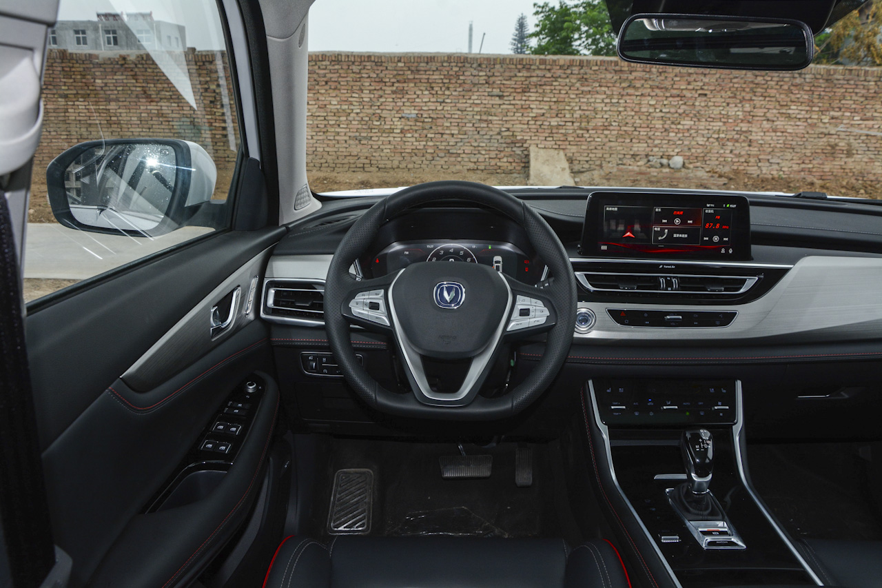 【长安汽车2018款长安CS75 1.5T自动睿智型】