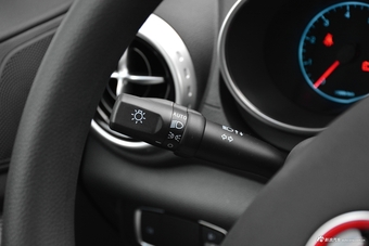 2017款比亚迪元1.5L自动酷炫时尚型