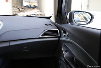 2015款福睿斯1.5L自动时尚型