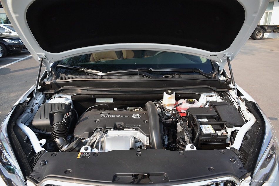 2017款昂科威2.0T自动四驱豪华型28T 雪域白