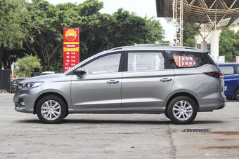  2018款宝骏360 1.5L手动精英型 