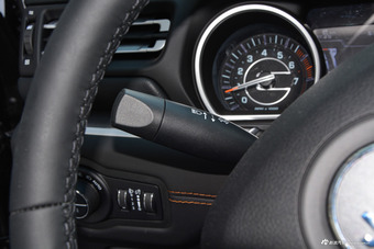 2018款大指挥官2.0T自动四驱智享版