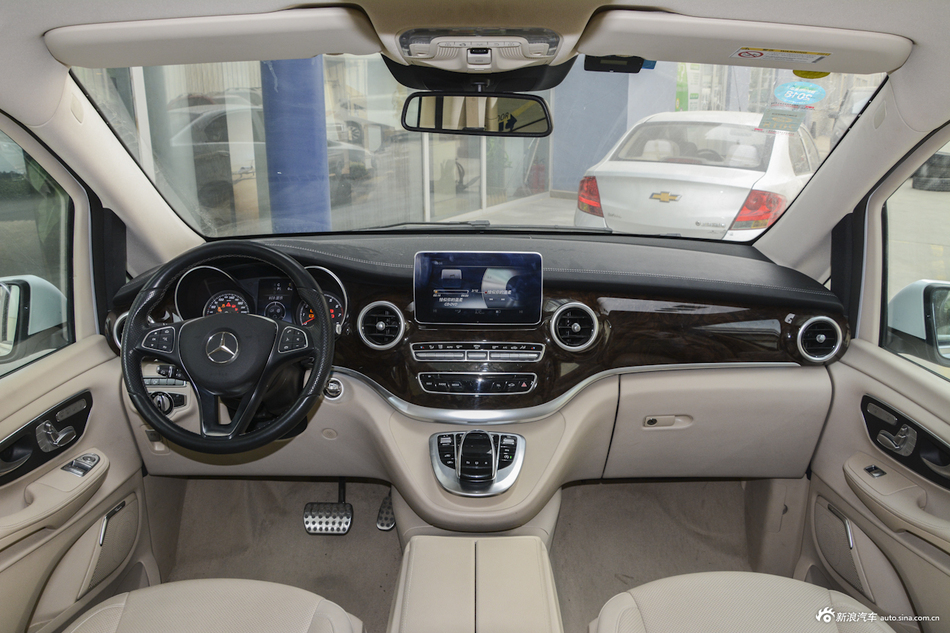 2017款奔驰V级 V 260 尊贵版