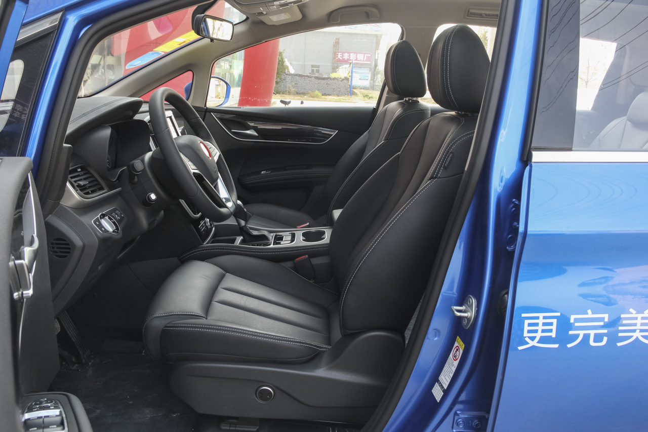 2017款比亚迪宋MAX 1.5T自动互联尊贵型 