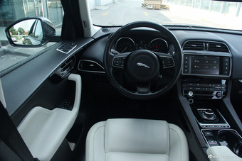 2016款捷豹F-PACE 2.0T自动R-SPORT运动版