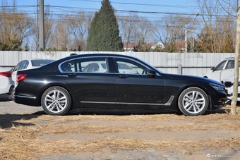 2018款宝马7系730Li 2.0T自动尊享型卓越套装