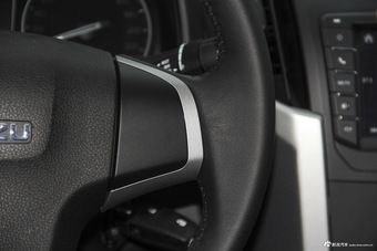 2015款五十铃D-MAX 2.5T自动四驱超豪华款