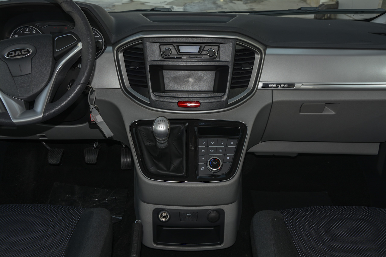 2017款瑞风M4 2.0T手动舒适型