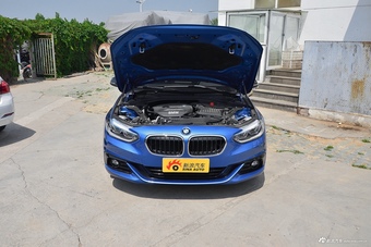 2017款宝马1系118i自动设计套装型