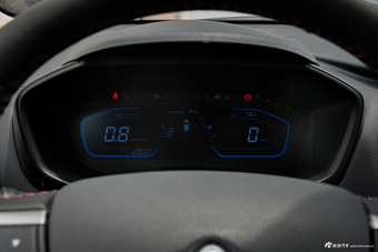 2017款长安欧尚A800 1.6L手动豪华型