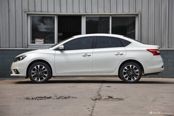 2016款轩逸1.8L自动XV智尊版 珠光白