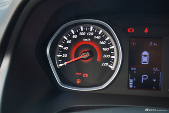 2018款东南DX3 1.5L手动豪华型