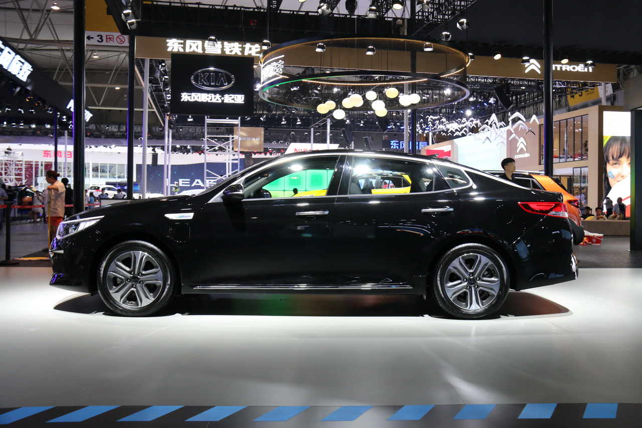 起亚K5插电混动