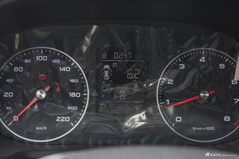 2018款荣威360 PLUS 1.5L自动豪华版 