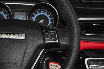 2016款哈弗H1 1.5L手动舒适型蓝标改款 钛白