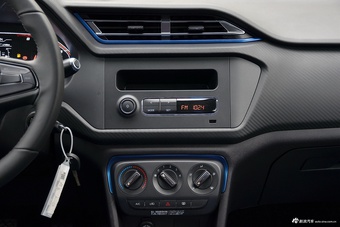 2017款瑞虎3X 1.5L手动版I 白色