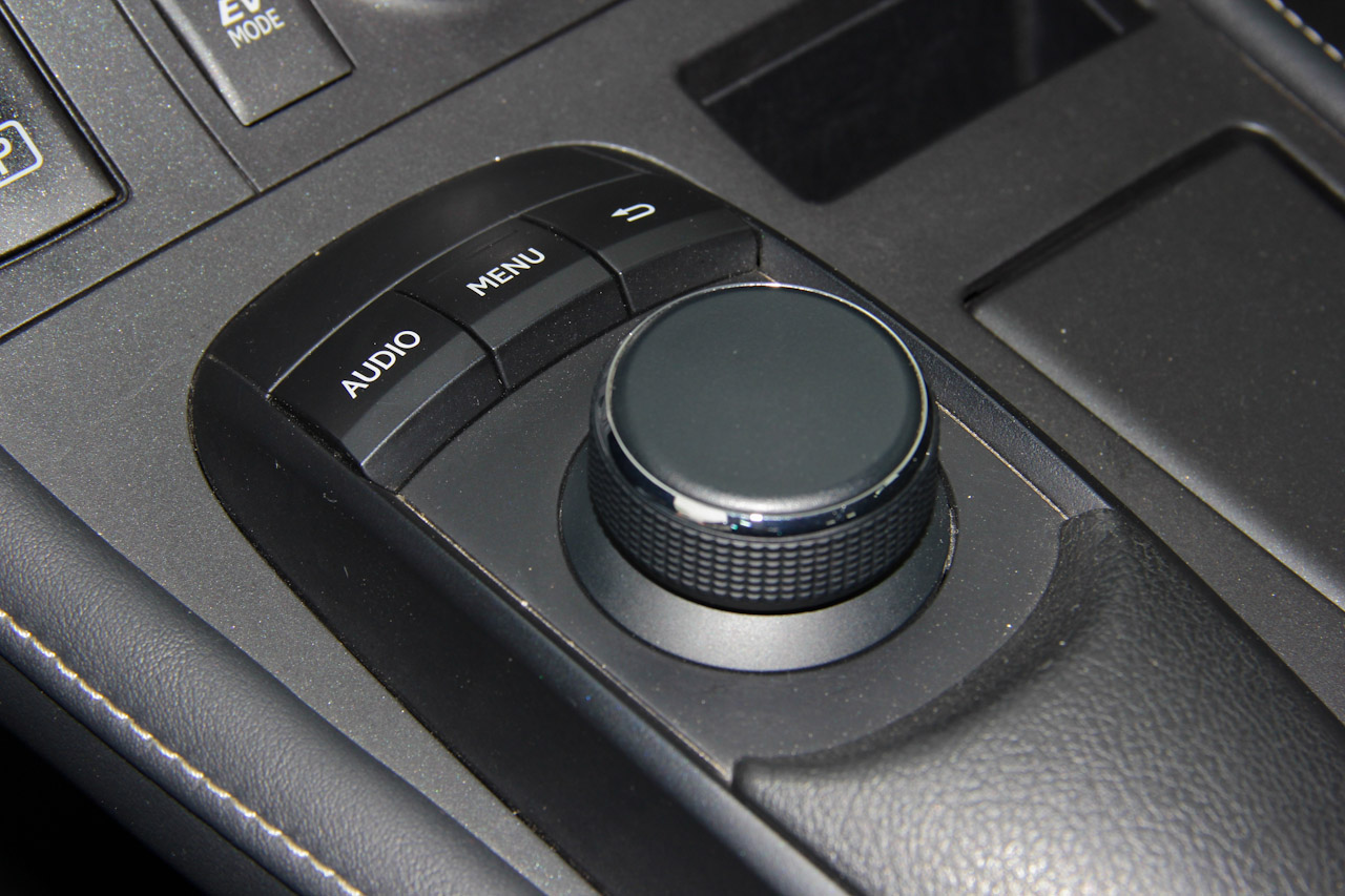 2014款雷克萨斯CT 1.8L自动200h舒适版双色