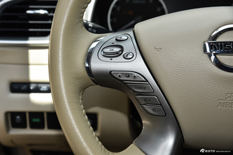 2015款楼兰 2.5L自动XV RES Plus两驱豪雅版