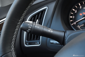 2018款英菲尼迪Q50L 2.0T自动豪华运动版