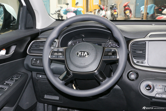 2018款索兰托L 2.0T自动四驱柴油都市版7座