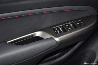 2016款长安CS15 1.5L手动尊贵版