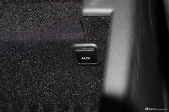 2017款奥迪Q5 2.0T 自动 40TFSI 进取型